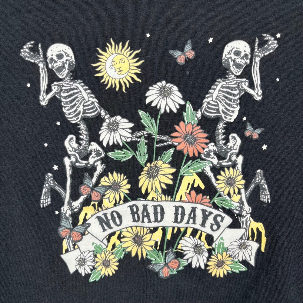 Black Graphic Tee Skeletons No Bad Days Short Sleeve Casual Top Size Small ? C📏